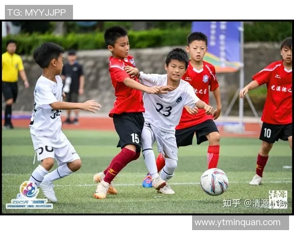 全球踢足球热潮席卷各国青少年培养未来足球明星的机遇与挑战