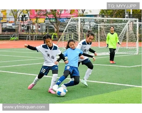 潮州足球球队奋勇拼搏展现青春风采助力地方足球发展与文化传承 潮州足球球队奋勇拼搏展现青春风采助力地方足球发展与文化传承