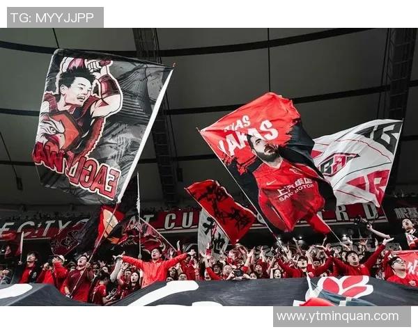 足球倒下的瞬间与背后的故事揭示了运动精神的坚韧与脆弱 足球倒下的瞬间与背后的故事揭示了运动精神的坚韧与脆弱