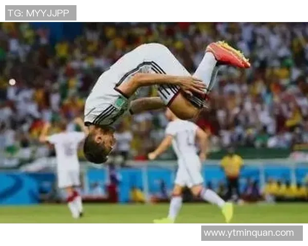 足球小鹰的成长之路：从草地到绿茵场的传奇故事